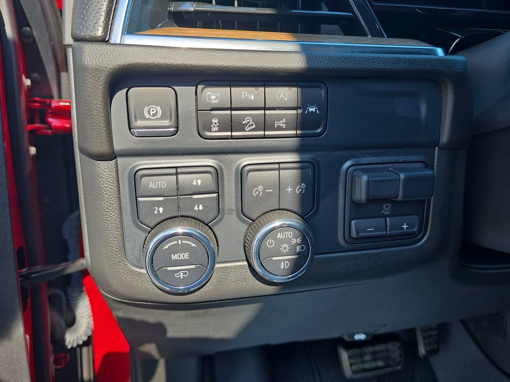 Used 2025 Chevrolet Tahoe High Country AWD/4WD image 31