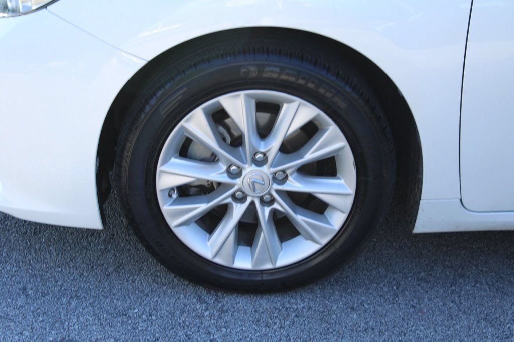 Used 2014 Lexus ES 300h w/ Luxury Package w/Bamboo Trim FWD image 39