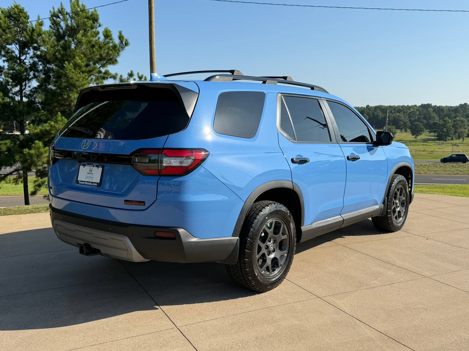 Used 2025 Honda Pilot TrailSport image 6