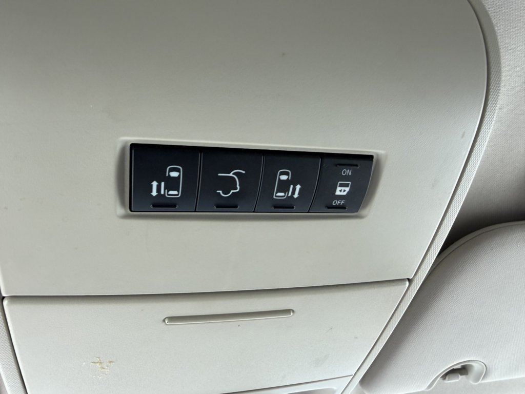 Used 2012 Chrysler Town & Country Touring w/ Entertainment Group #1 FWD image 36