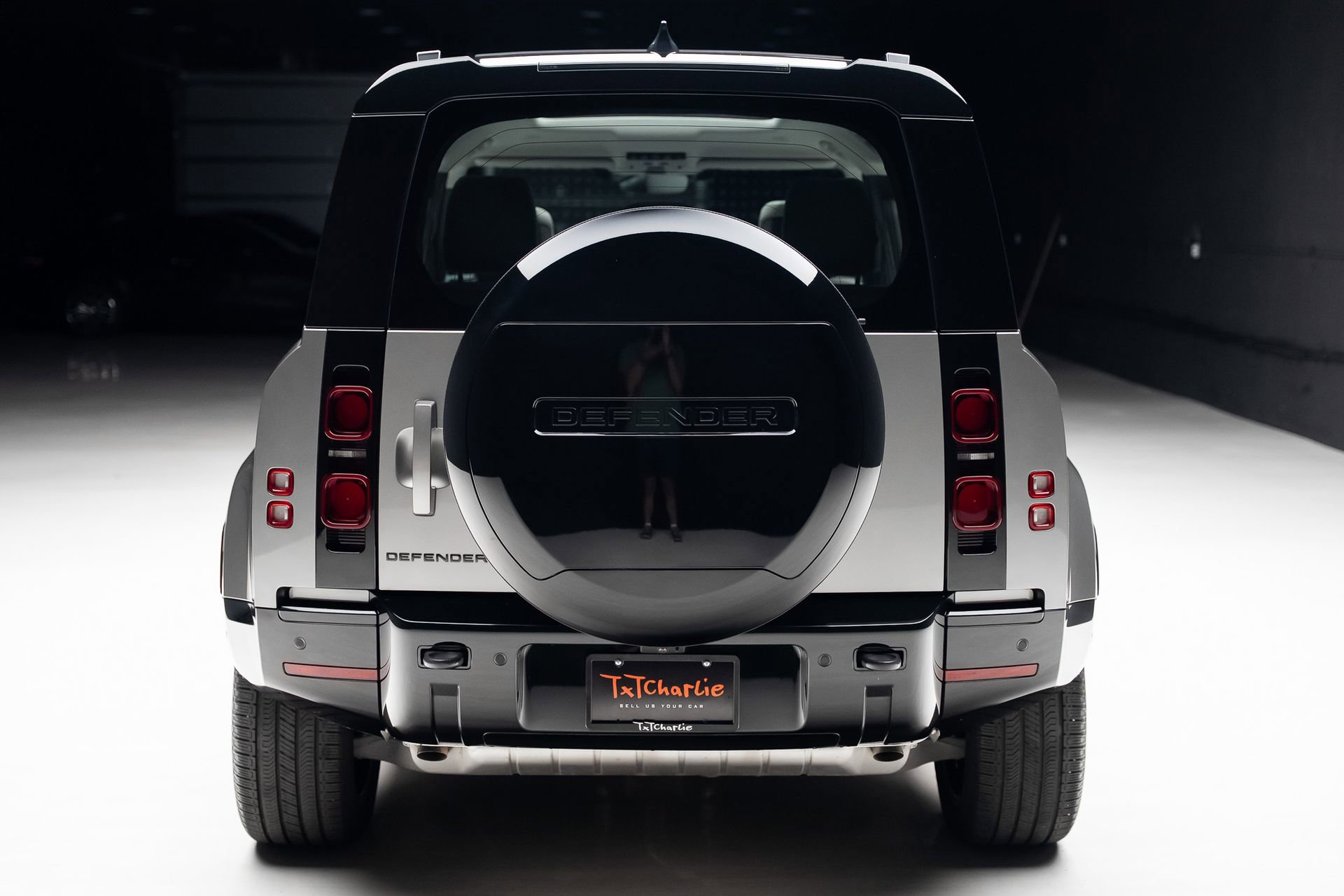 Used 2025 Land Rover Defender 110 X-Dynamic SE AWD/4WD image 26