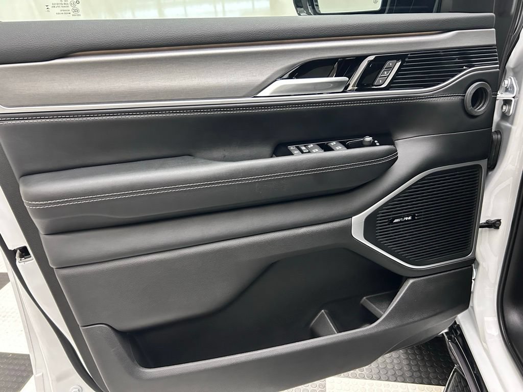 New 2026 Jeep Grand Wagoneer L 4WD image 10