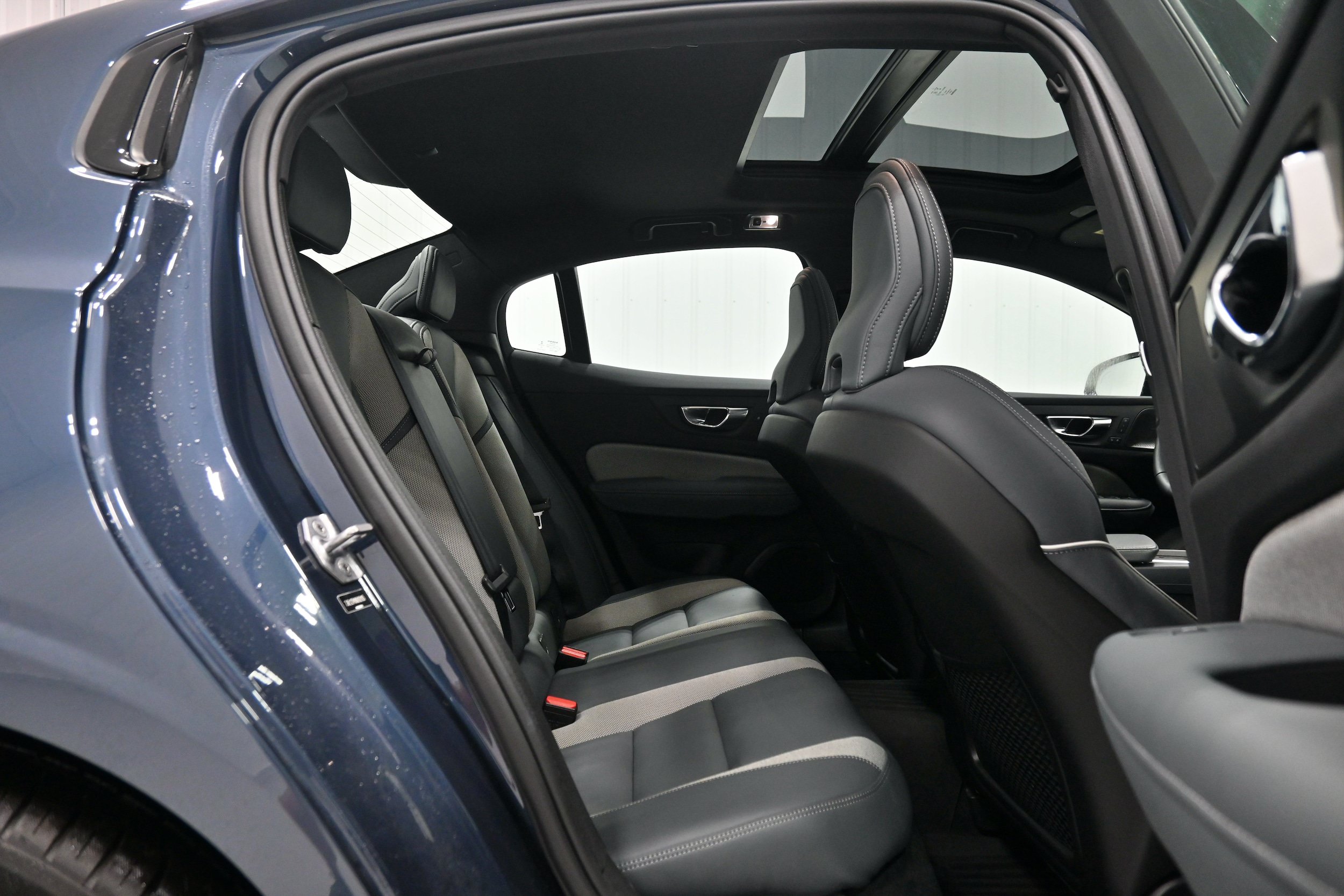 Used 2022 Volvo S60 B5 R-Design AWD/4WD image 32