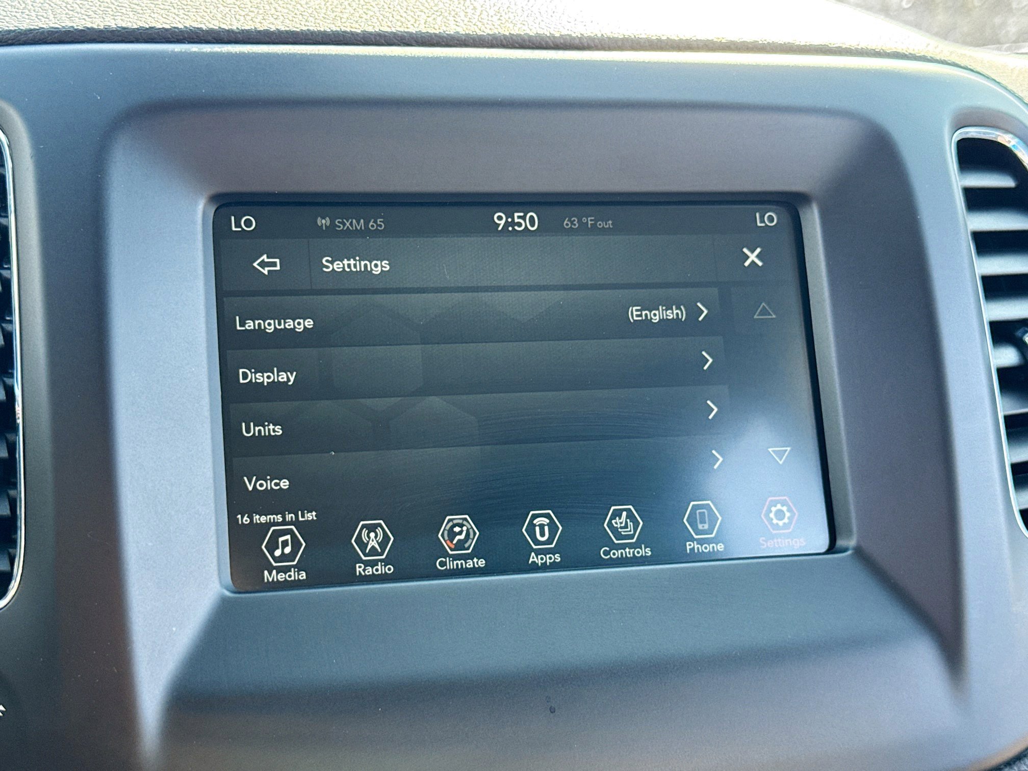 Used 2019 Jeep Compass Latitude w/ Cold Weather Group FWD image 10
