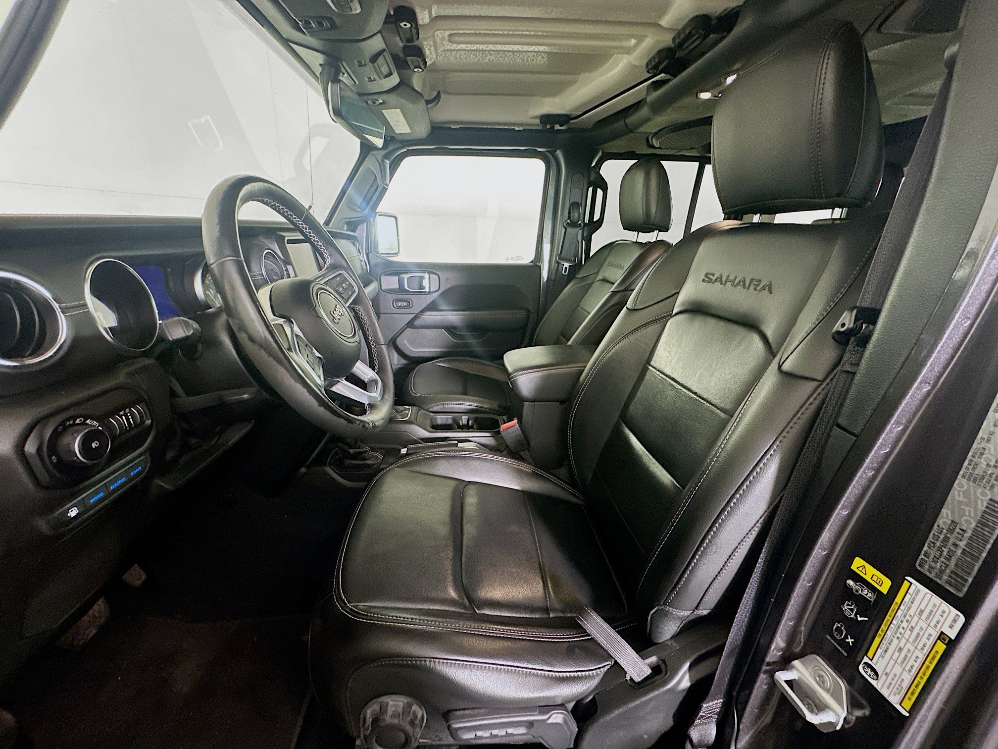 Used 2022 Jeep Wrangler Sahara w/ Cold Weather Group image 13