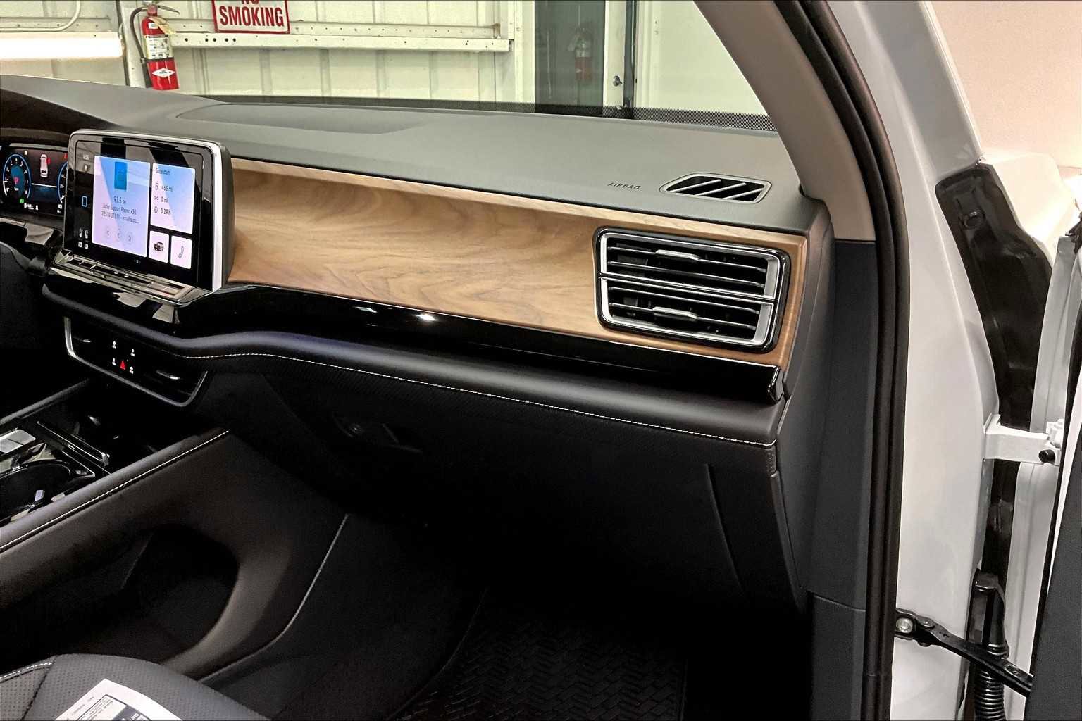 New 2025 Volkswagen Atlas SE image 28