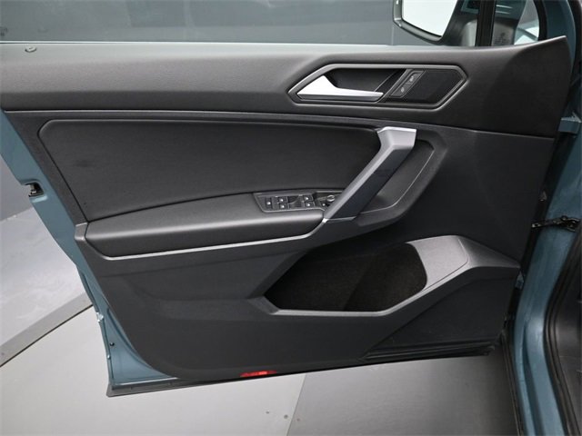 Used 2020 Volkswagen Tiguan SE w/ Panoramic Sunroof Package image 11