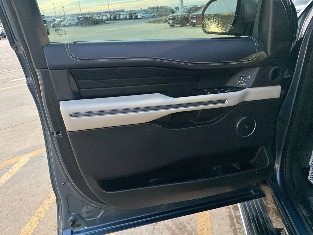 Used 2020 Ford Expedition Platinum image 11