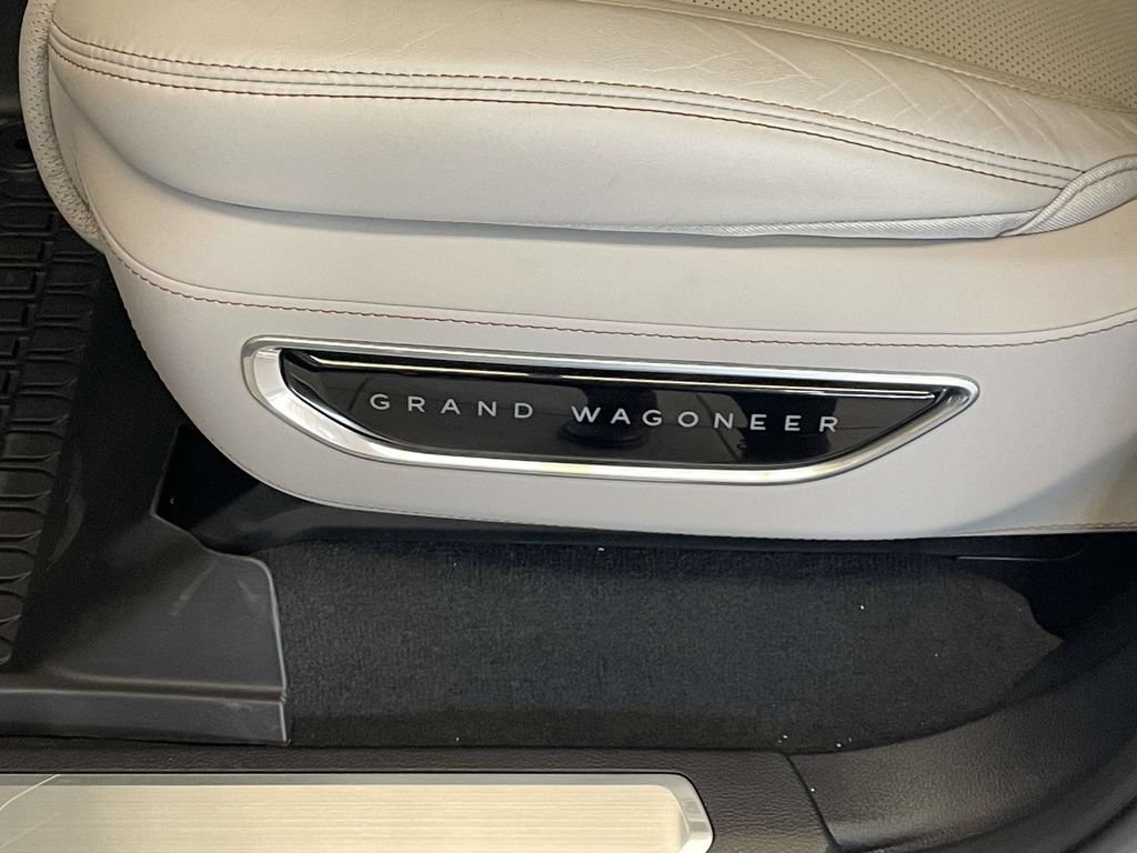 New 2026 Jeep Grand Wagoneer Summit w/ Premium Group III AWD/4WD image 25