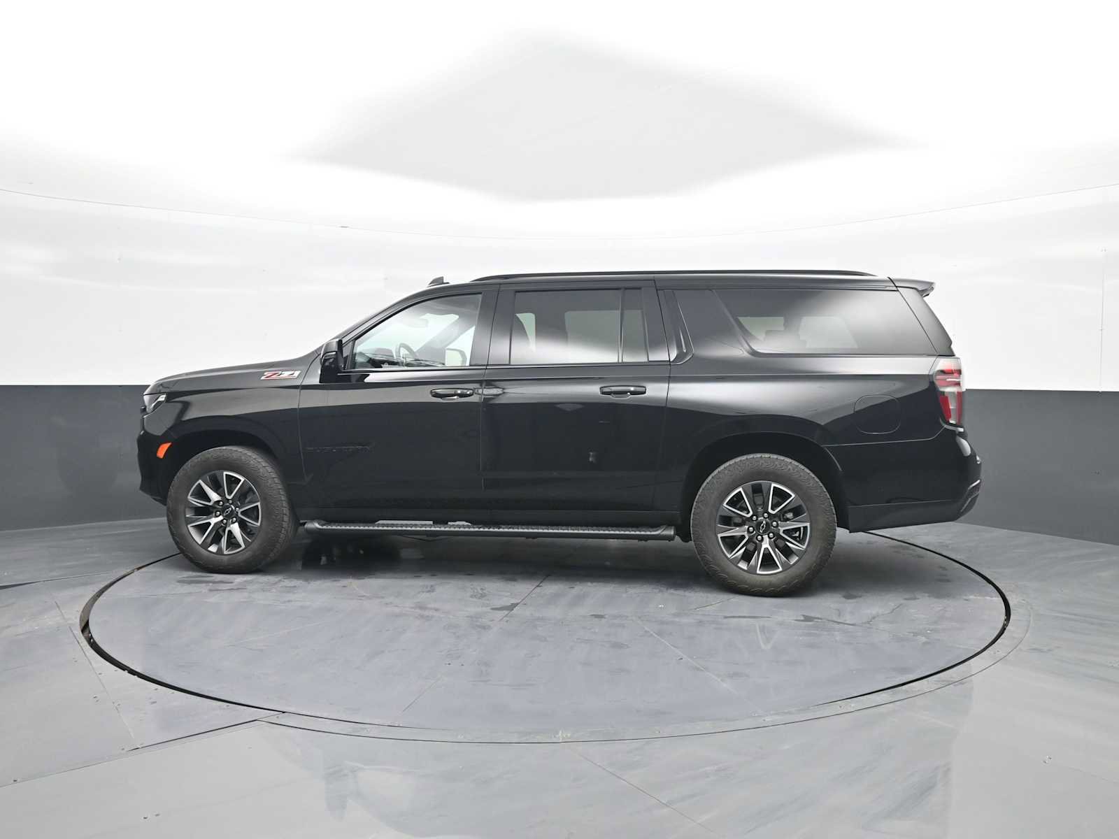 Used 2024 Chevrolet Suburban Z71 w/ Luxury Package image 9