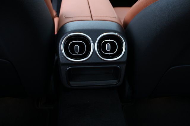 New 2025 Mercedes-Benz C 300 4MATIC Sedan image 32