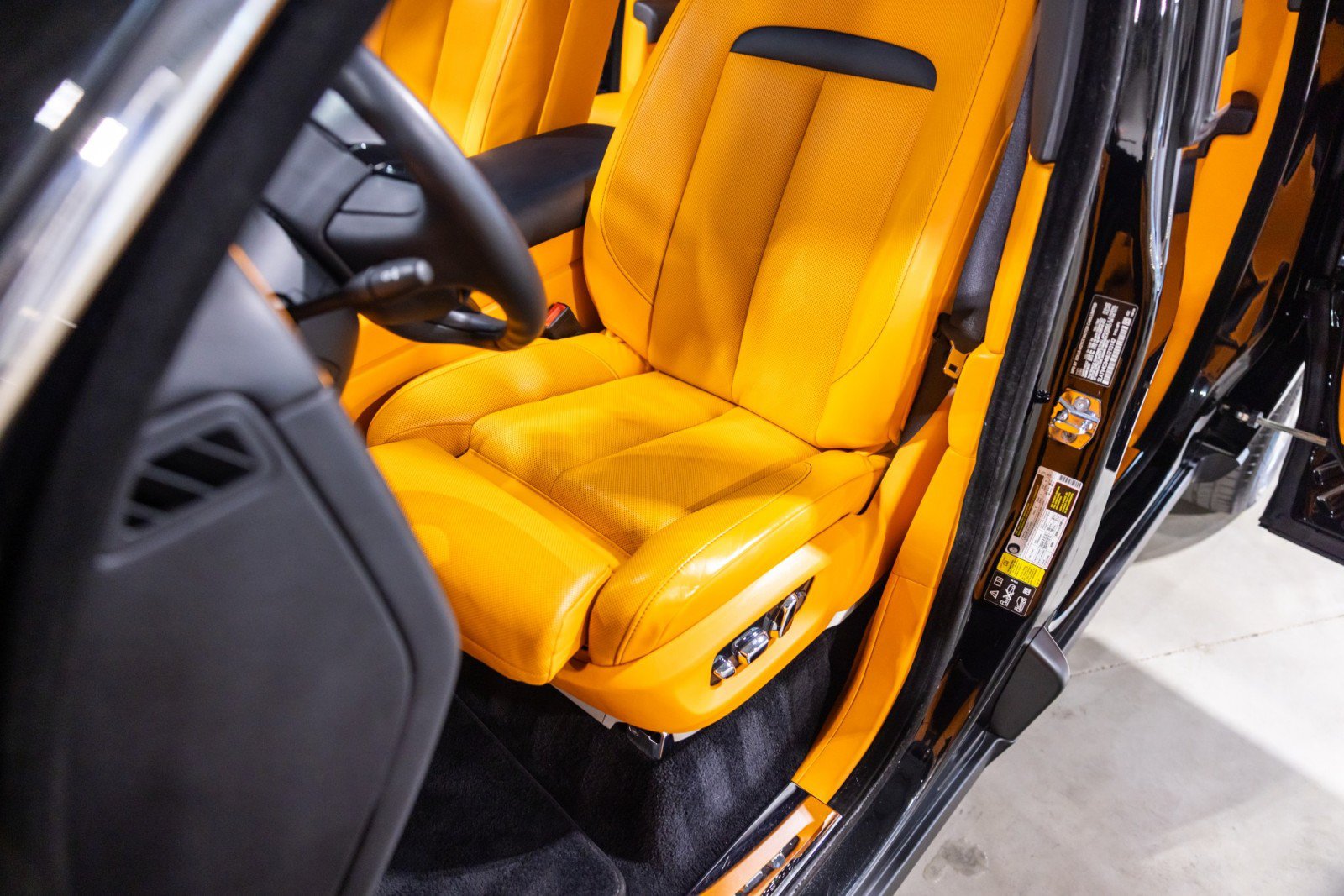 Used 2022 Rolls-Royce Cullinan AWD/4WD image 36