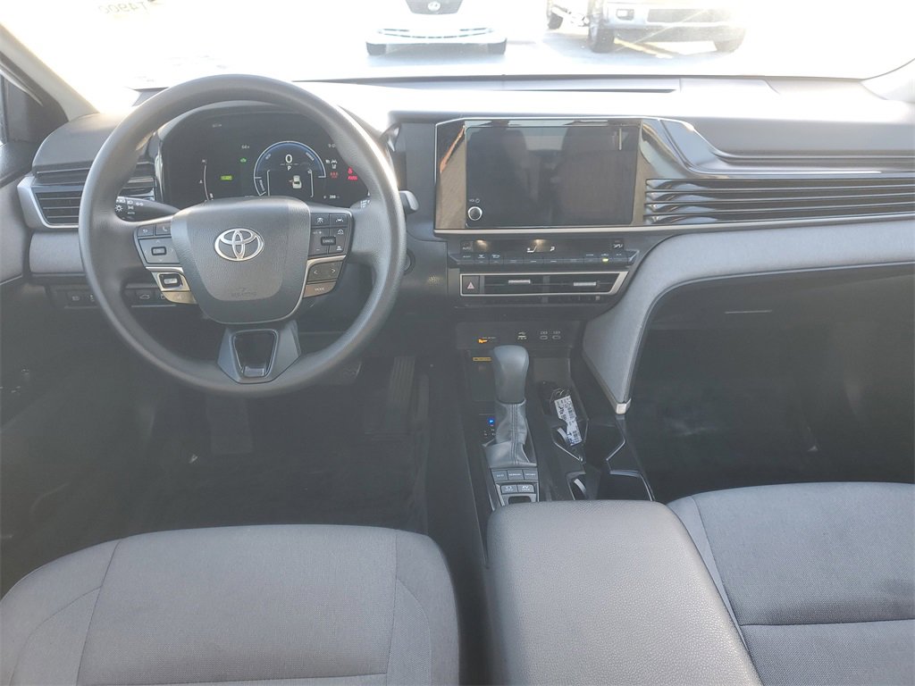 Used 2025 Toyota Camry LE image 9