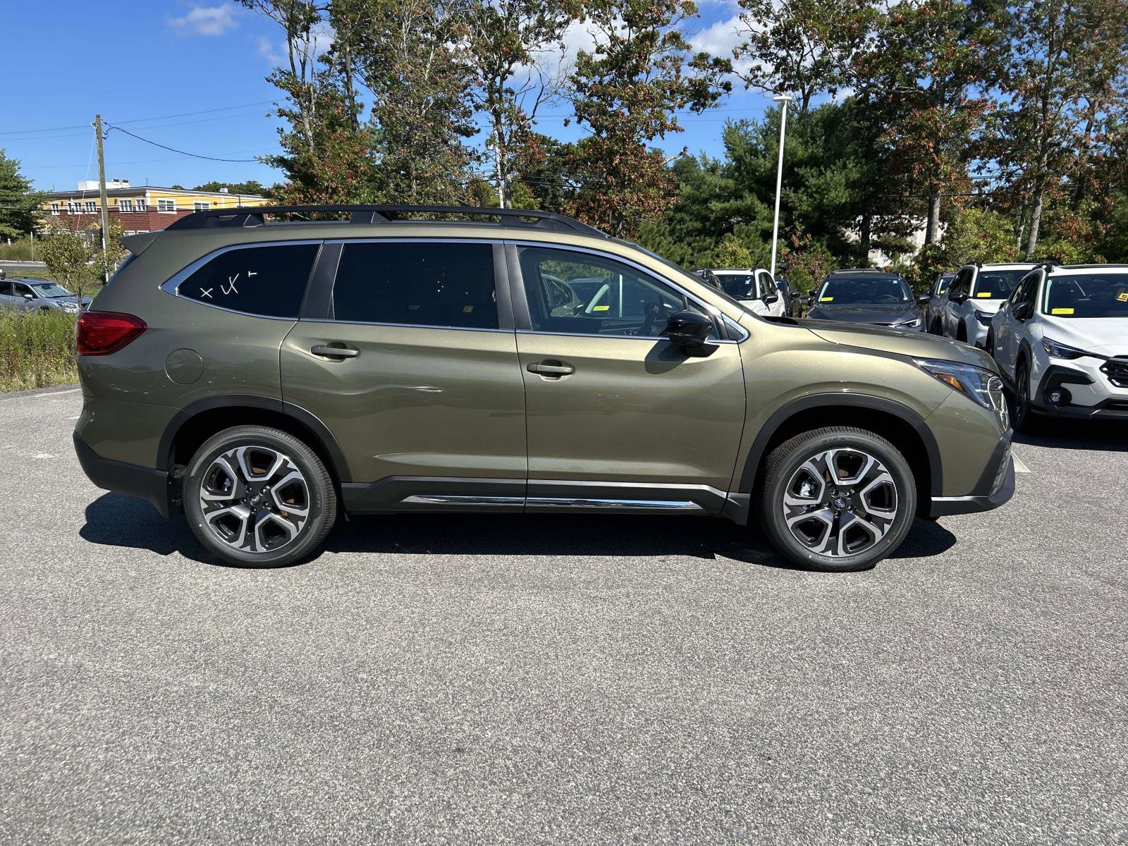 Used 2025 Subaru Ascent Limited AWD/4WD image 2