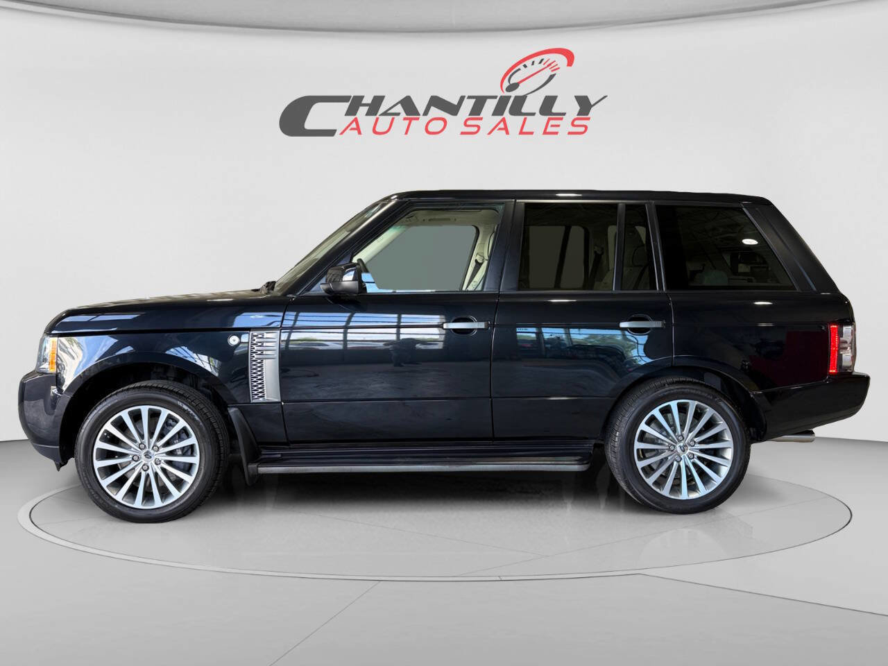 Used 2011 Land Rover Range Rover Supercharged AWD/4WD image 2