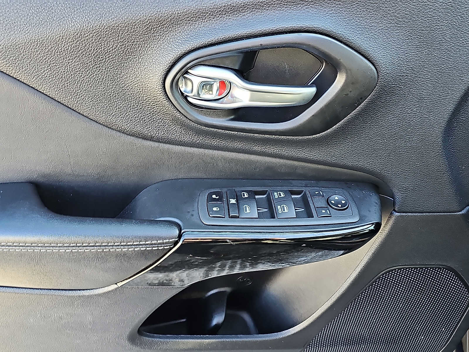 Used 2023 Jeep Cherokee Altitude Lux image 13