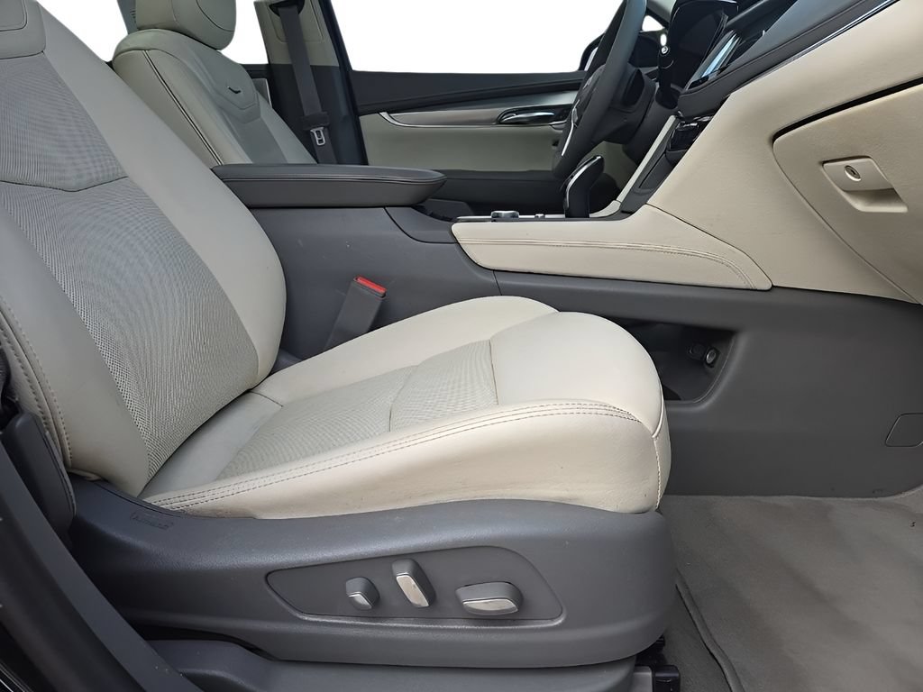 Used 2022 Cadillac XT5 Premium Luxury w/ Technology Package AWD/4WD image 22