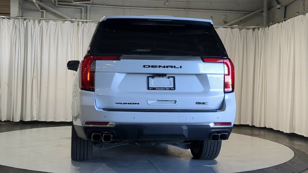 Used 2026 GMC Yukon XL Denali w/ Denali Reserve Package AWD/4WD image 9