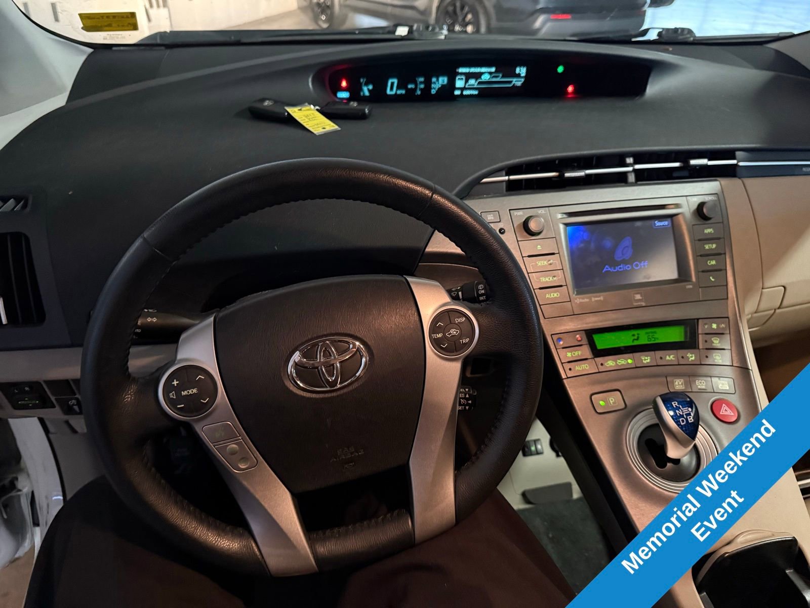 Used 2015 Toyota Prius Four w/ Preferred Accessory Package FWD image 9
