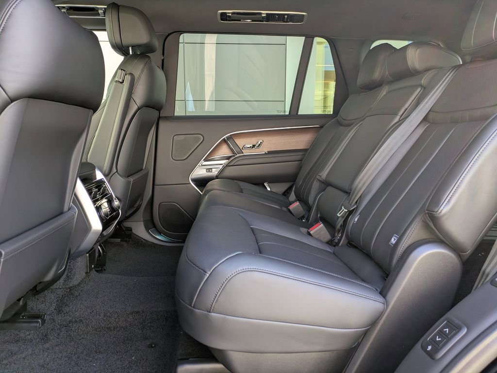 New 2026 Land Rover Range Rover Long Wheelbase SE image 16