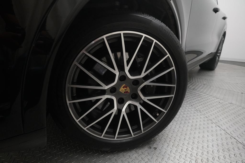 Certified 2022 Porsche Cayenne AWD/4WD image 32