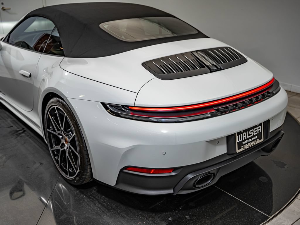 Certified 2025 Porsche 911 Carrera RWD image 23