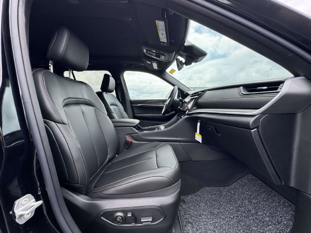 New 2026 Jeep Grand Cherokee Limited AWD/4WD image 16