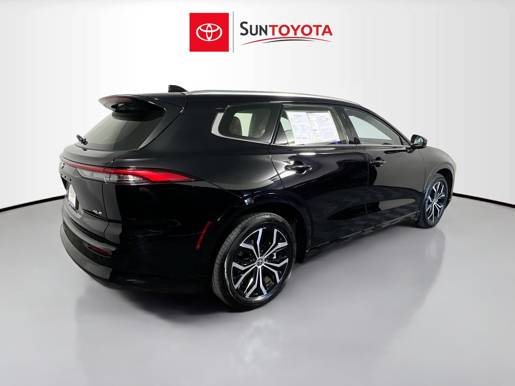 Used 2025 Toyota Crown Signia AWD/4WD image 4