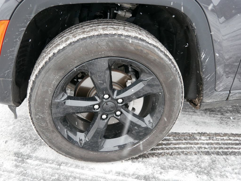 Used 2024 Jeep Grand Cherokee Altitude image 6