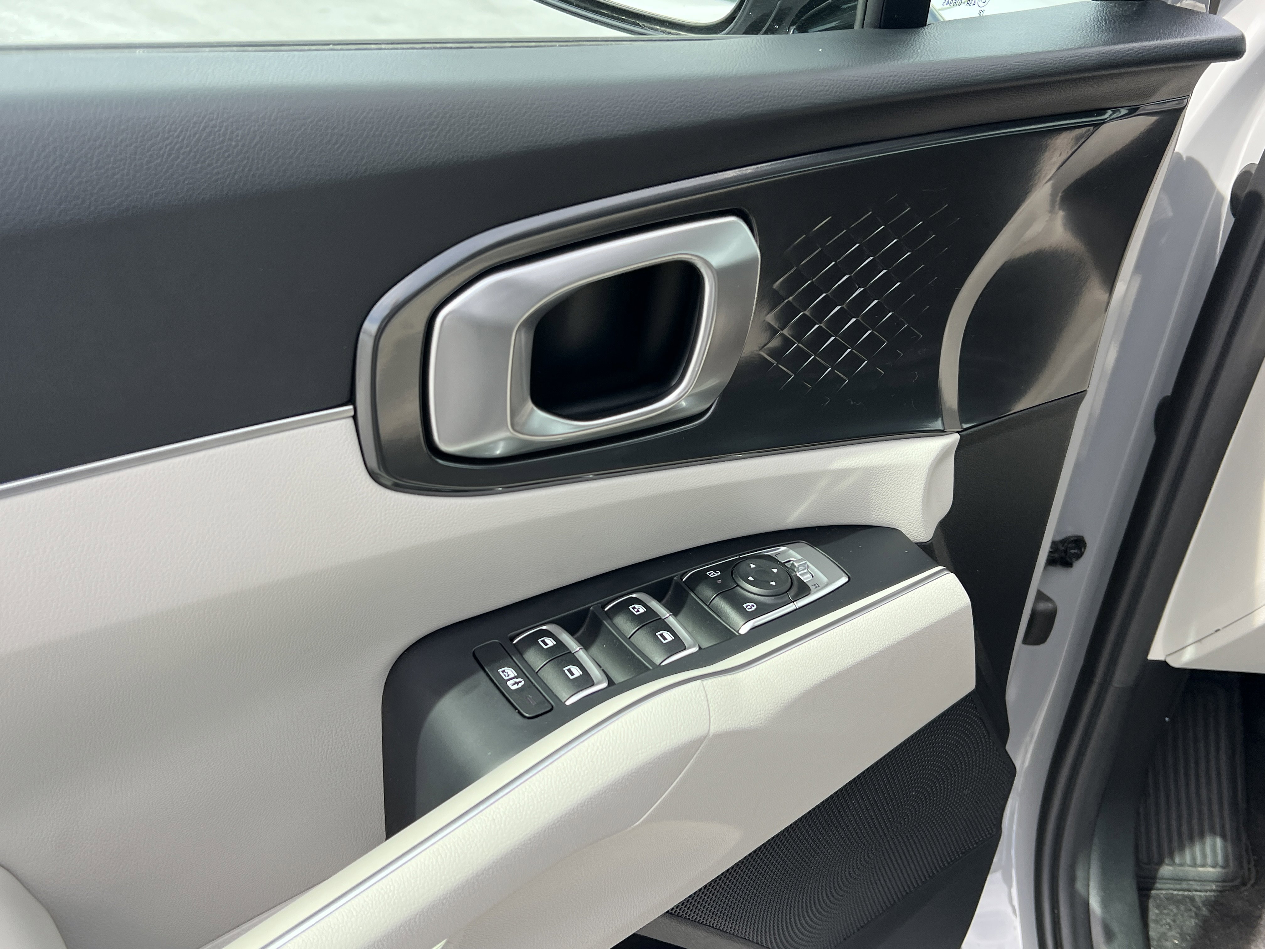 Certified 2025 Kia Sorento S image 25