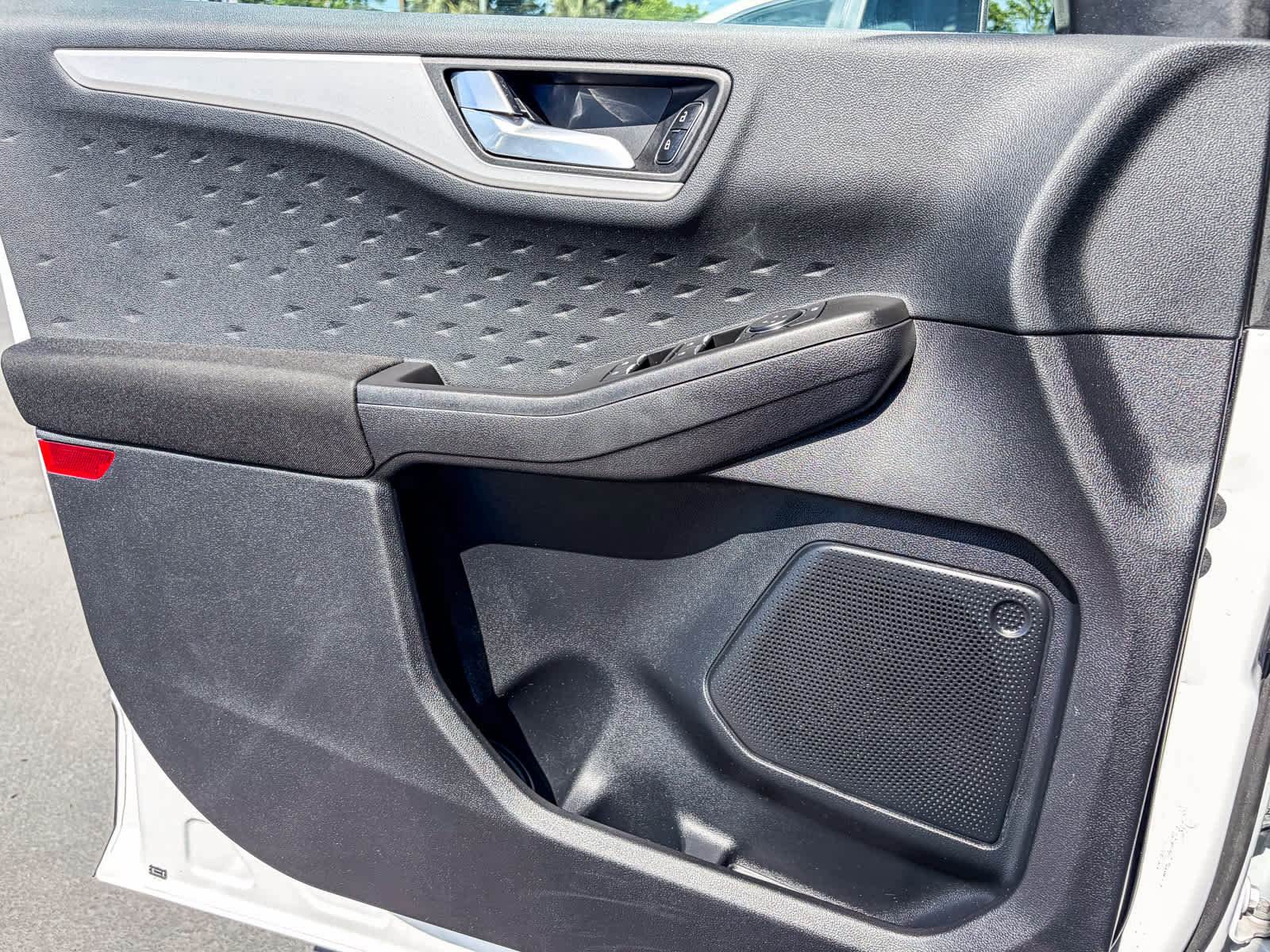 Used 2020 Ford Escape SE image 19