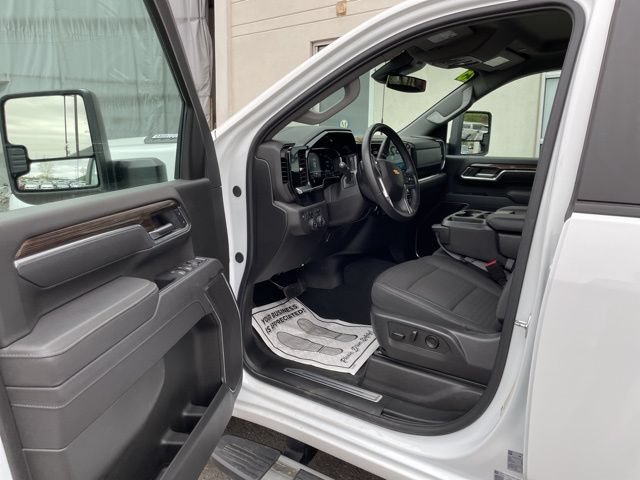 Used 2025 Chevrolet Silverado 2500 LT w/ Convenience Package AWD/4WD image 9