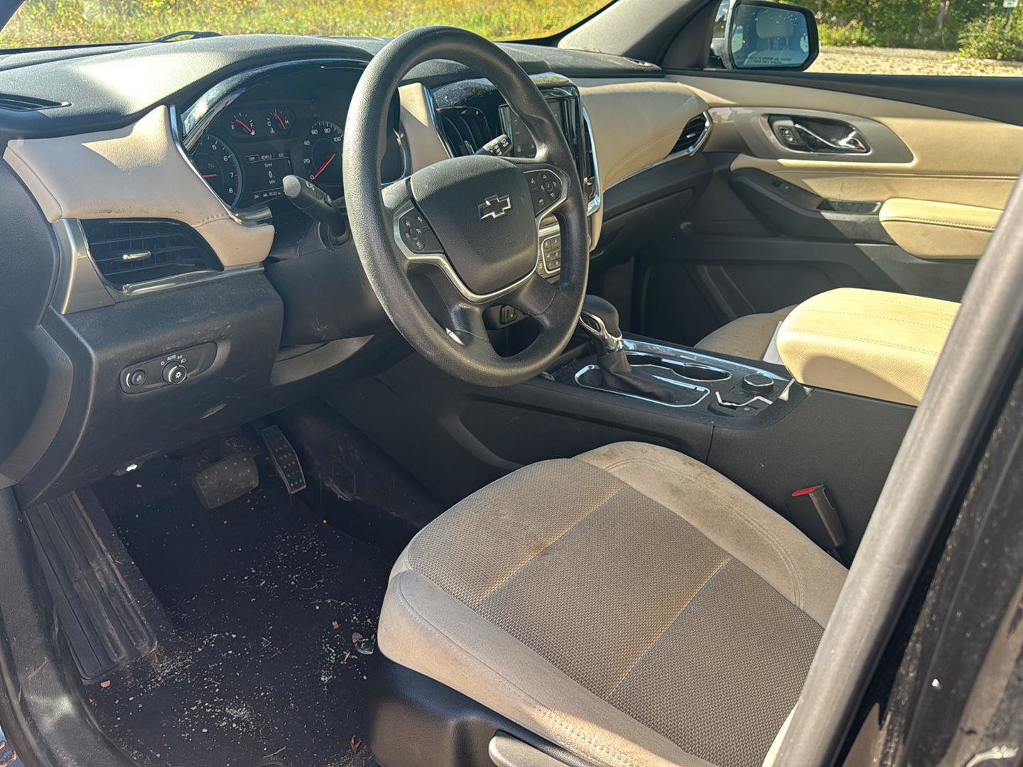 Used 2023 Chevrolet Traverse LS w/ Midnight/Sport Edition AWD/4WD image 10