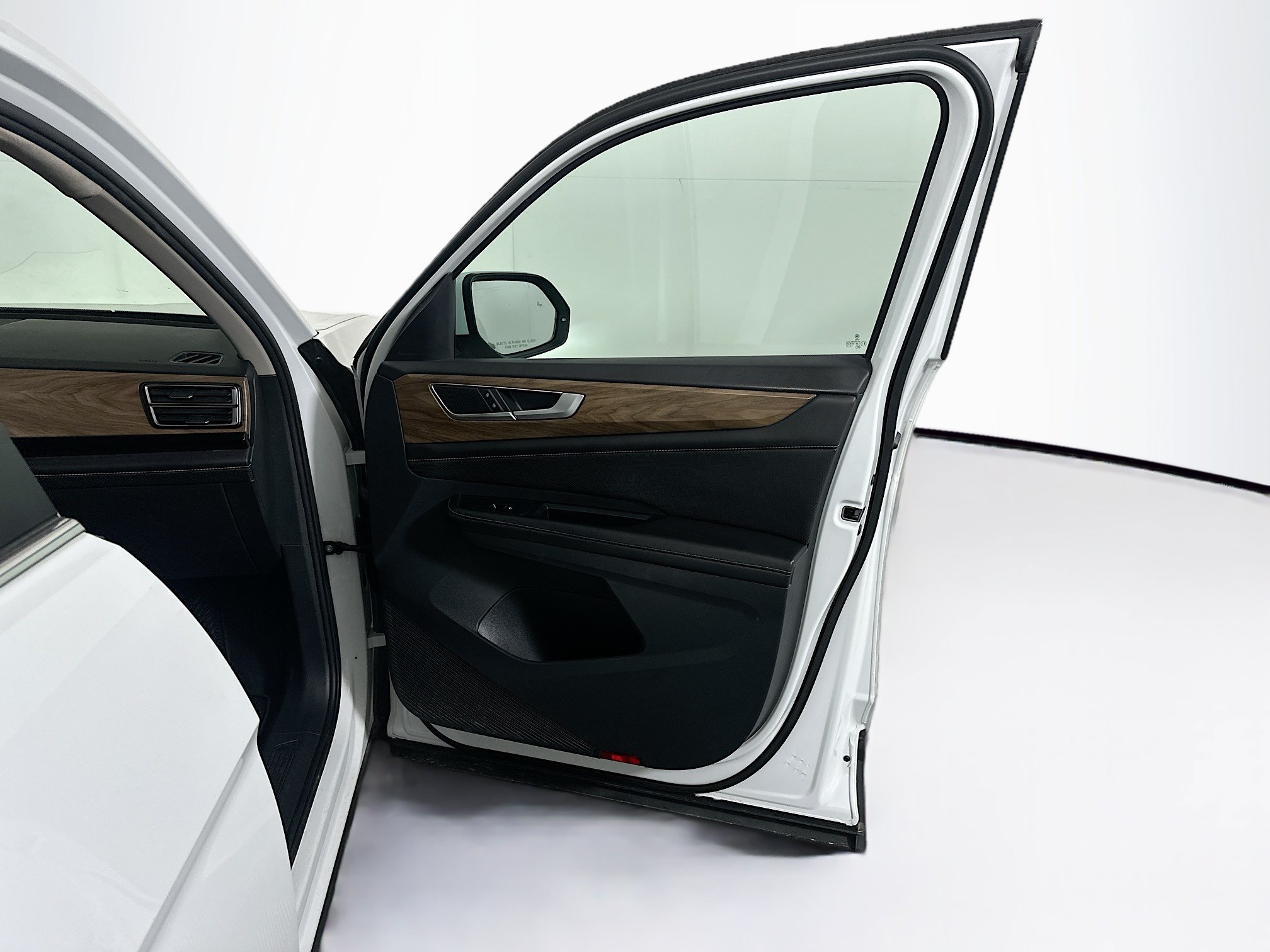 Used 2024 Volkswagen Atlas SE w/ Black Wheel Package FWD image 35