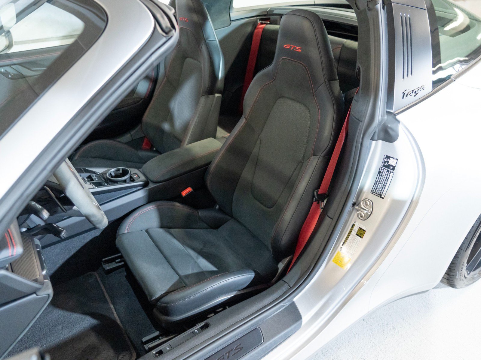 Certified 2026 Porsche 911 Targa 4 GTS AWD/4WD image 5