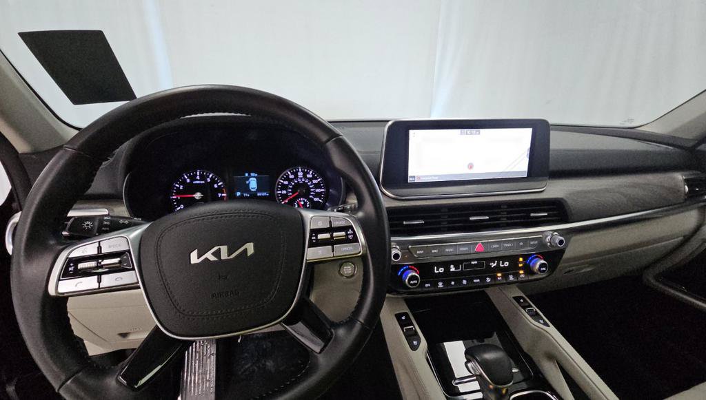 Used 2022 Kia Telluride EX w/ EX Premium Package FWD image 12