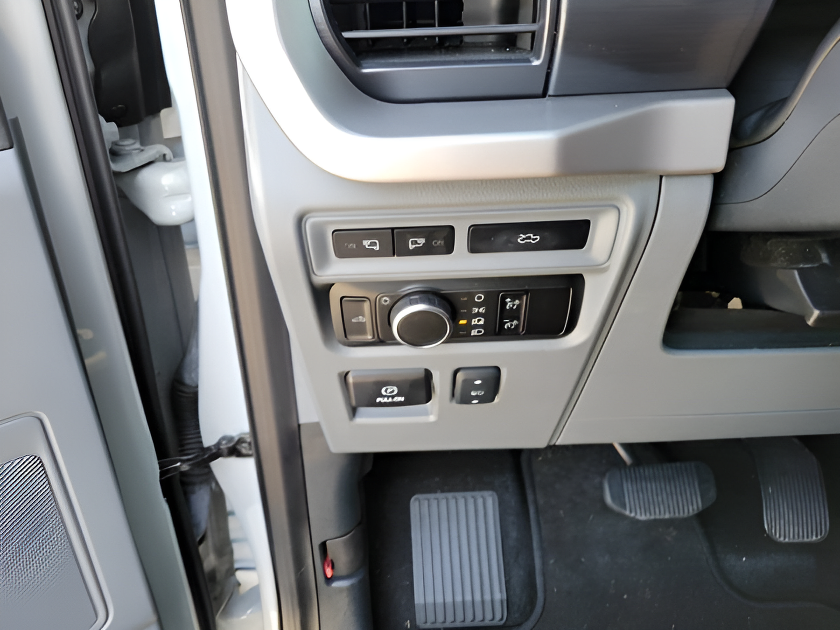 Used 2023 Ford F150 Lightning XLT AWD/4WD image 26