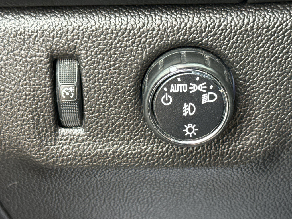 Used 2016 Chevrolet Colorado LT w/ Luxury Package, Chrome image 19