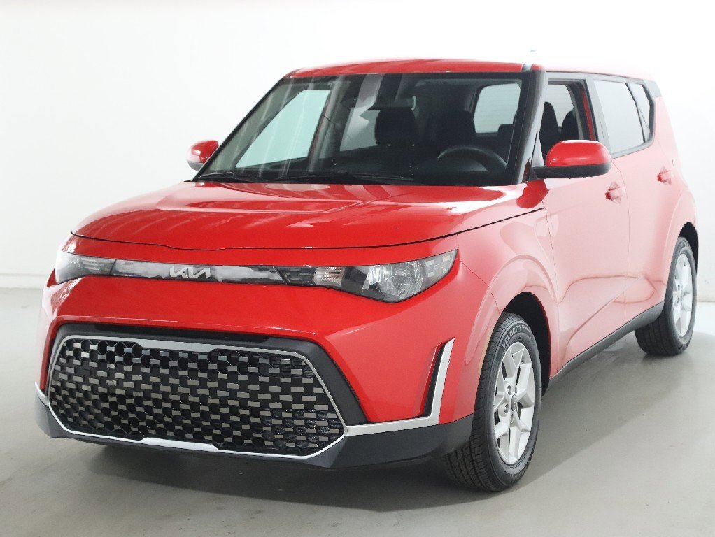 Used 2023 Kia Soul LX w/ LX Technology Package image 4