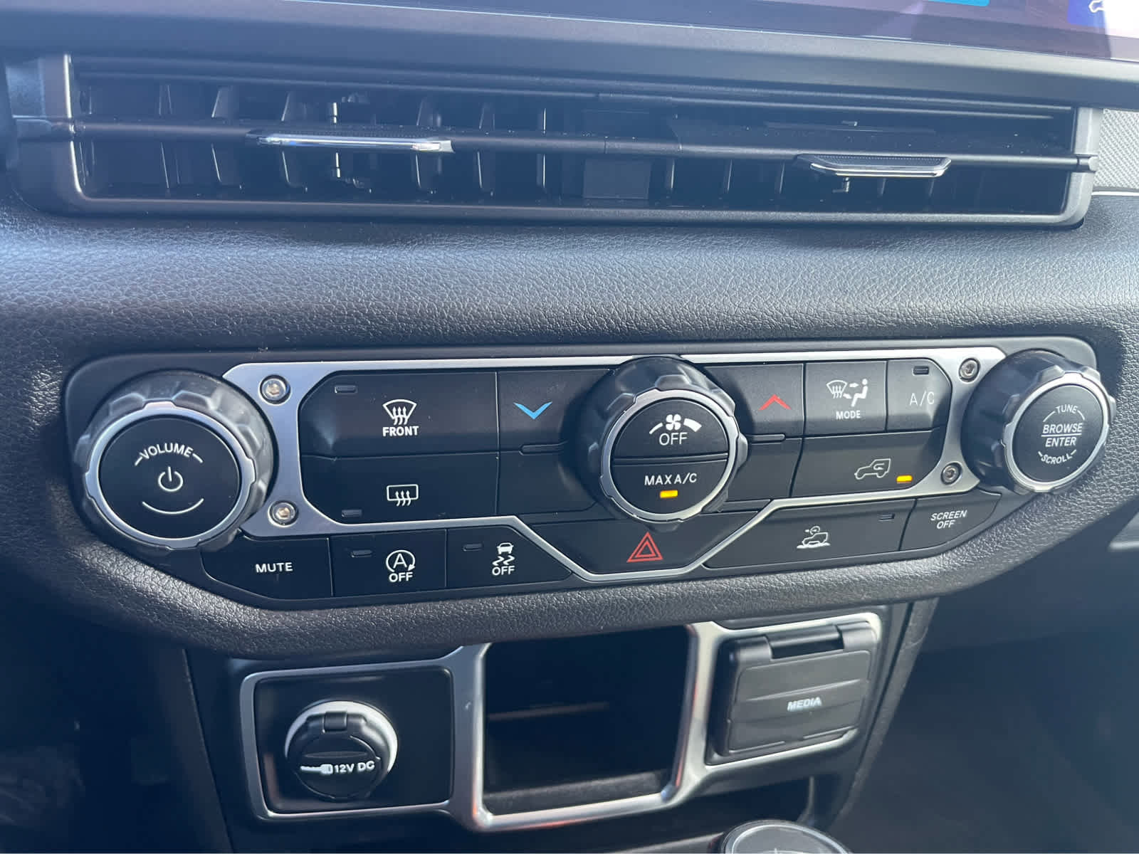 Used 2024 Jeep Wrangler Unlimited Sport AWD/4WD image 14