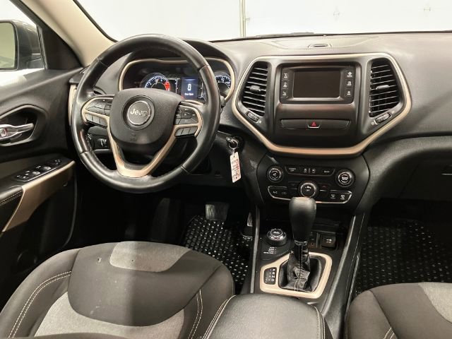 Used 2018 Jeep Cherokee Latitude w/ Altitude Package AWD/4WD image 35