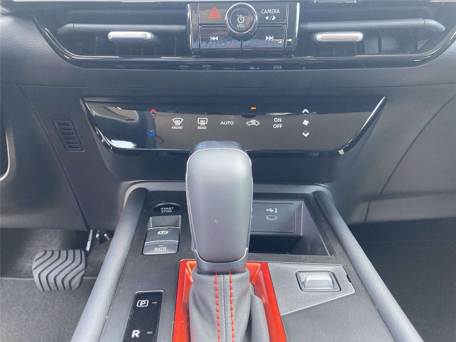 New 2025 Nissan Kicks SR image 19