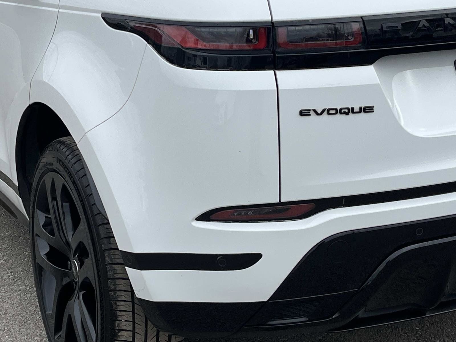 Used 2021 Land Rover Range Rover Evoque R-Dynamic SE image 9