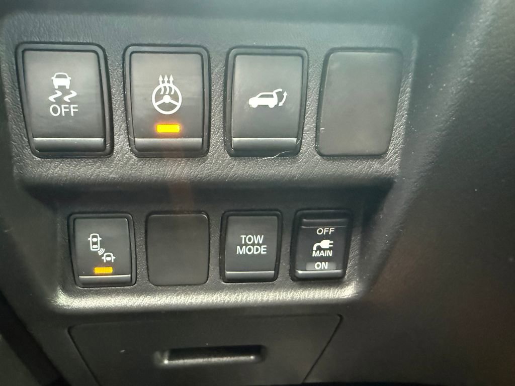 Used 2020 Nissan Pathfinder SL image 3