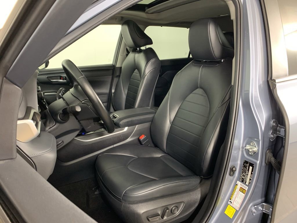 Used 2023 Toyota Highlander XLE image 31