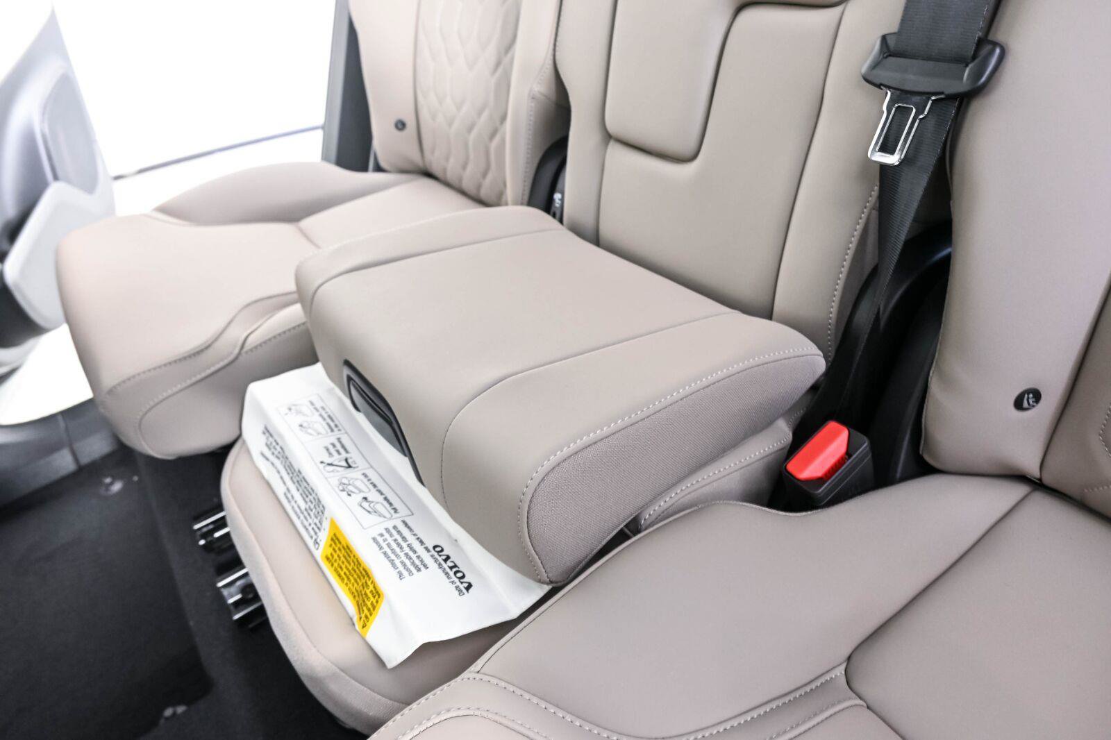 New 2026 Volvo XC90 B6 Plus w/ Protection Package Premier AWD/4WD image 20