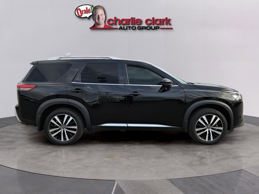Used 2024 Nissan Pathfinder Platinum image 7