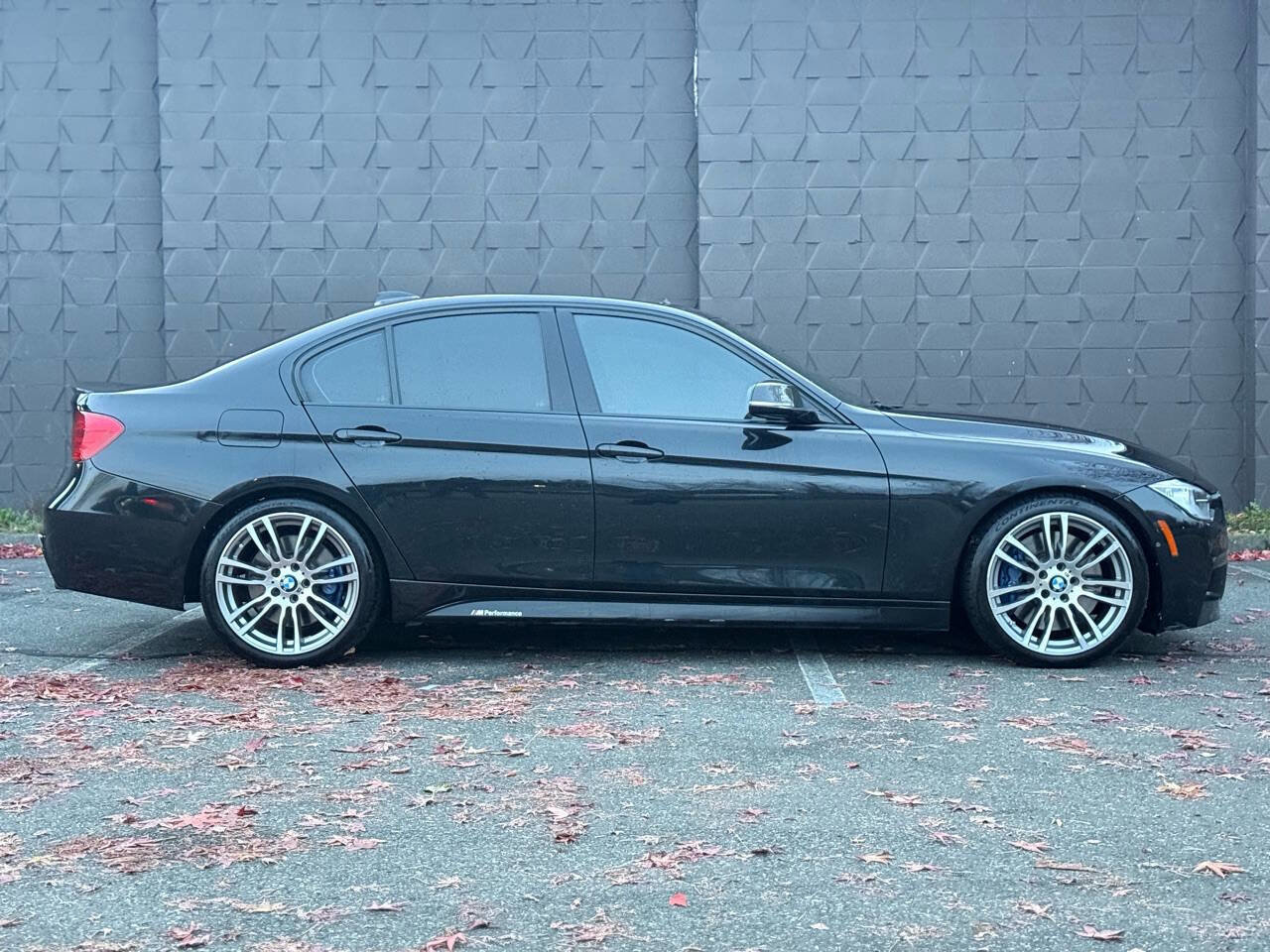 Used 2014 BMW 335i Sedan w/ Technology Package RWD image 4