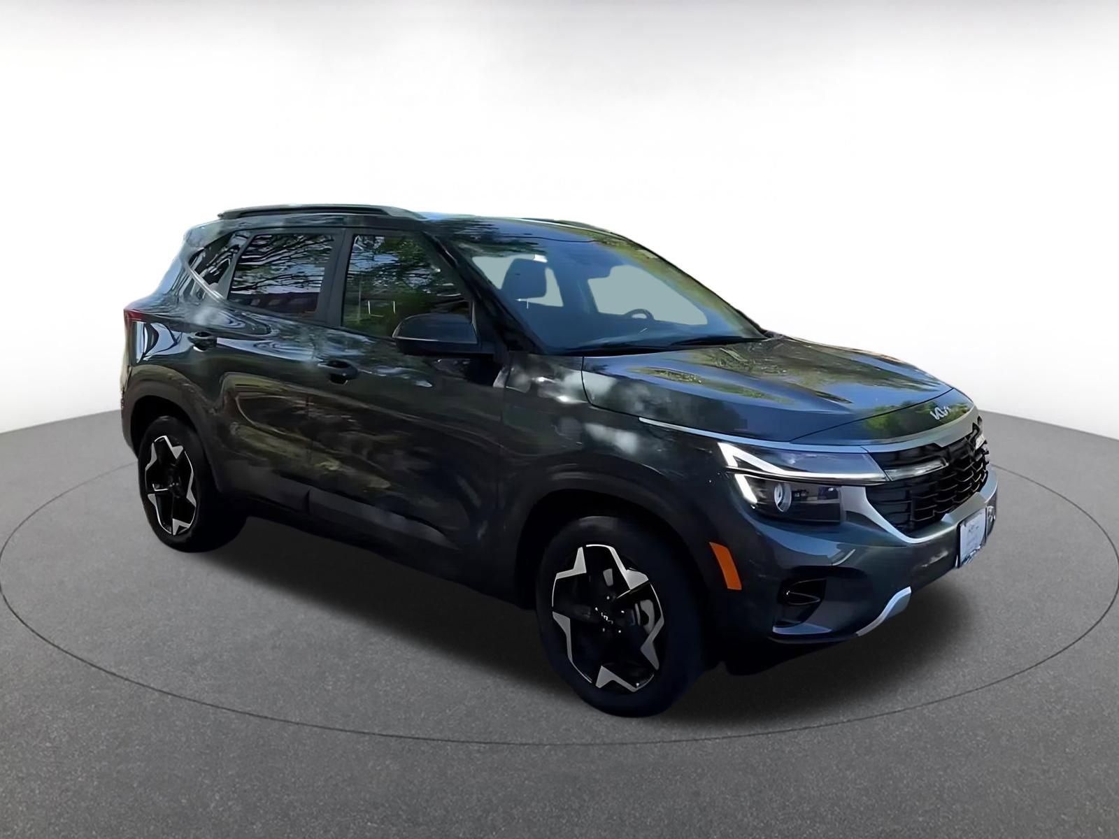 Used 2025 Kia Seltos S image 2