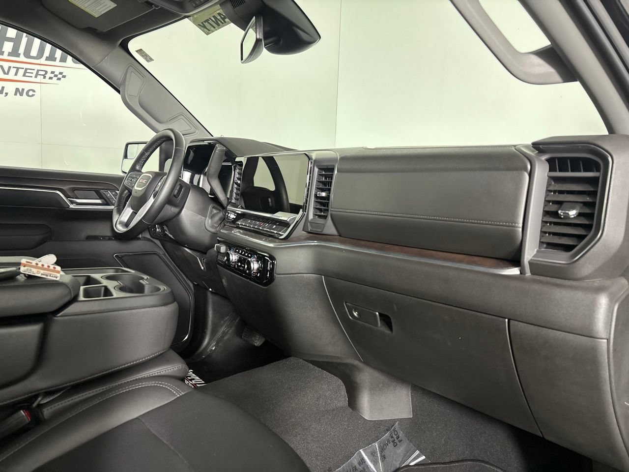 Used 2026 GMC Sierra 1500 SLT AWD/4WD image 31